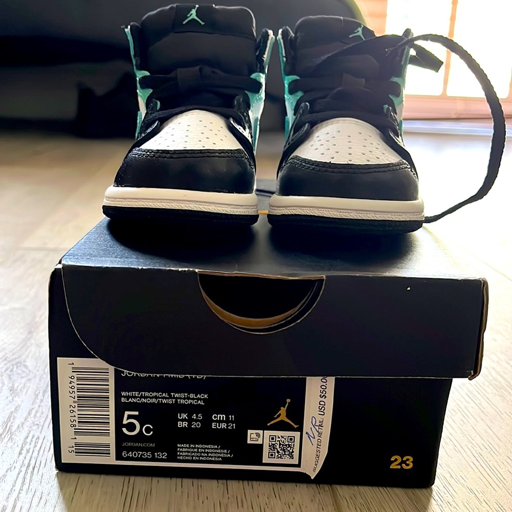 Jordan 1 Mid